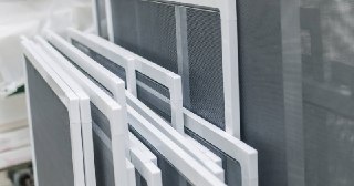 Москитные сетки на пластиковые окна Воронеж купить по цене от 935 руб.
